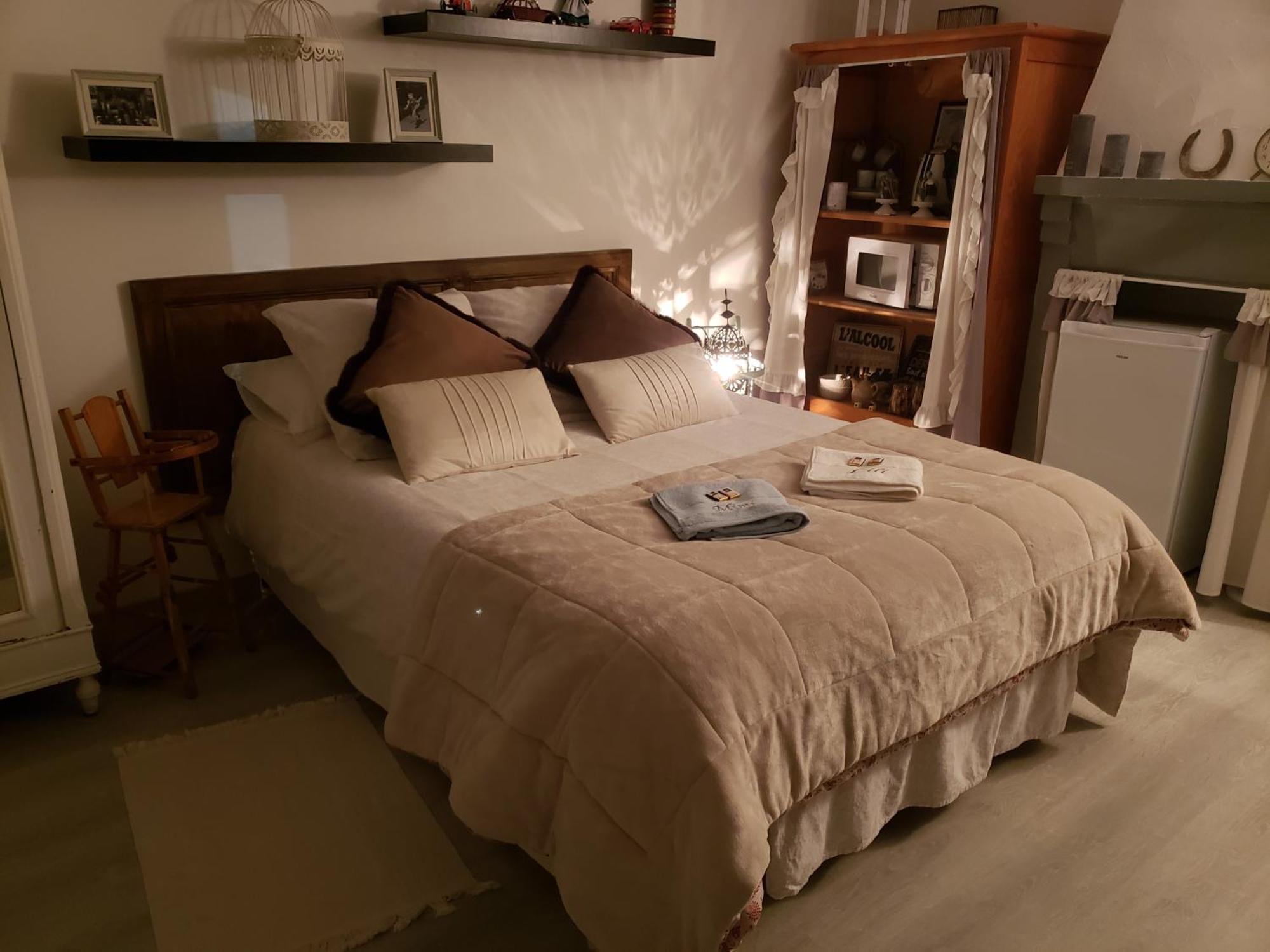 Homestay Chez Didier Et Vero Houville-la-Branche